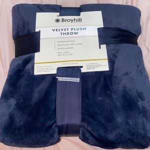 Broyhill Velvet Plush Throw